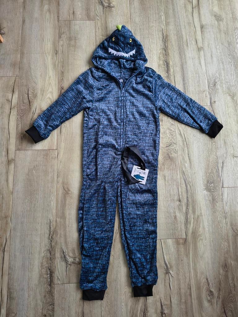 Prachtige nieuwe blauwe dino onesie, pyjama, huispak 116/122, Nacht- of Onderkleding, Nieuw, Ophalen of Verzenden, Onb