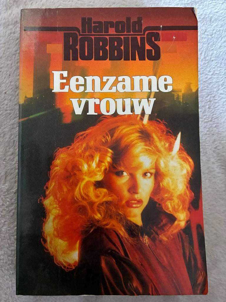 Eenzame Vrouw - Harold Robbins, Boeken, Ophalen of Verzenden, Gelezen, Nederland