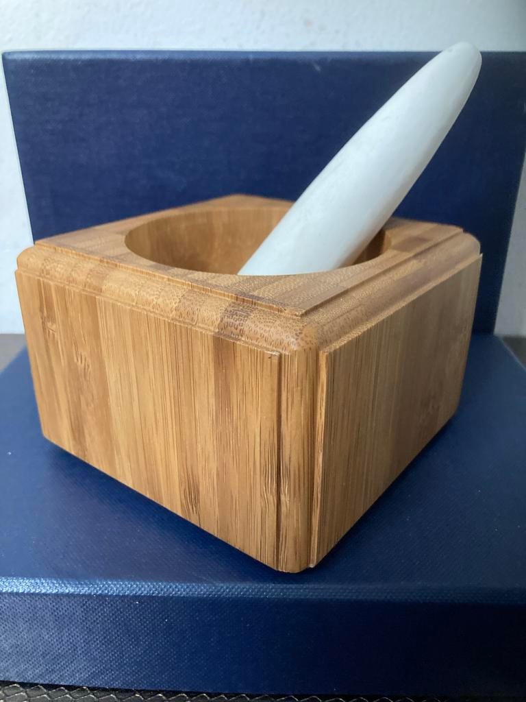 Bamboe vijzel met porseleinen stamper - Nieuw in doos, Huis en Inrichting, Keuken | Keukenbenodigdheden, Nieuw, Ophalen of Verzenden