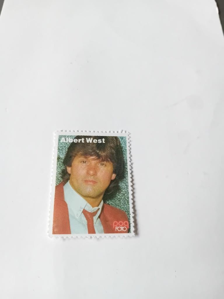 Albert West sluitzegel 2 Pop foto 4x3cm, Verzamelen, Ophalen of Verzenden, Zo goed als nieuw, Foto of Kaart