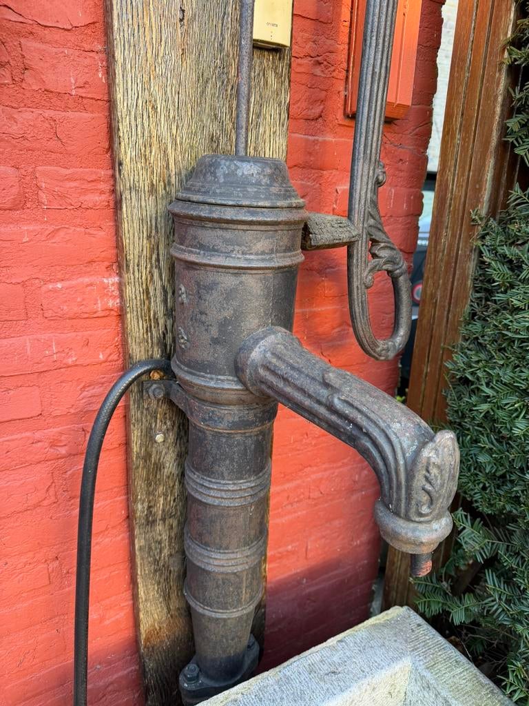 Antieke hand waterpomp – Sierpomp voor tuin, Ophalen, Zo goed als nieuw, Handmatig, Overige typen