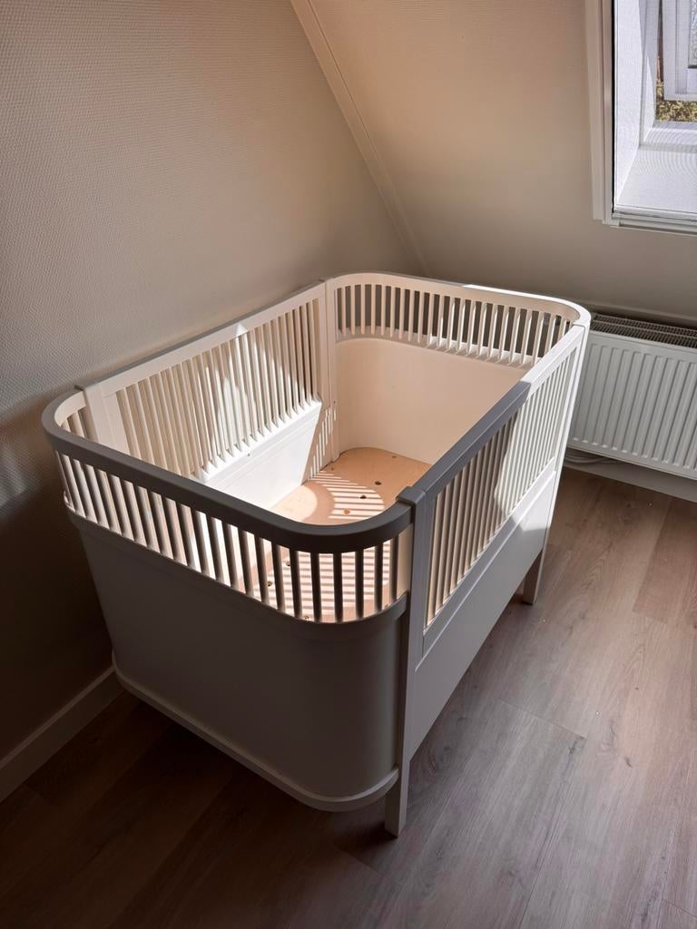 Sebra Kili meegroeibed wit – van babybed tot juniorbed, Kinderen en Baby's, Babywiegjes en Ledikanten, Ophalen, Zo goed als nieuw