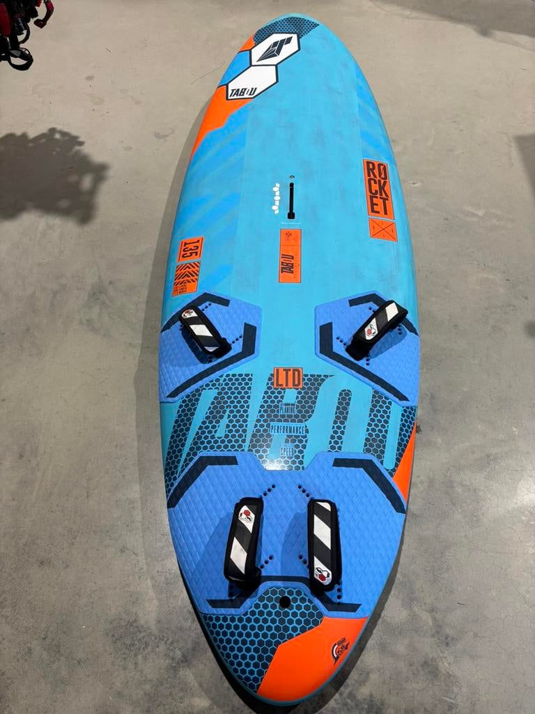 Tabou Rocket LTD - 135L, Watersport en Boten, Windsurfen, Gebruikt, Plank, Minder dan 250 cm, Met vin(nen), Ophalen