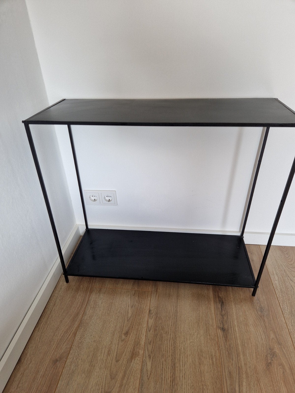 zwart rekje, Huis en Inrichting, Tafels | Sidetables, 50 tot 100 cm, Ophalen of Verzenden, Zo goed als nieuw, 25 tot 50 cm