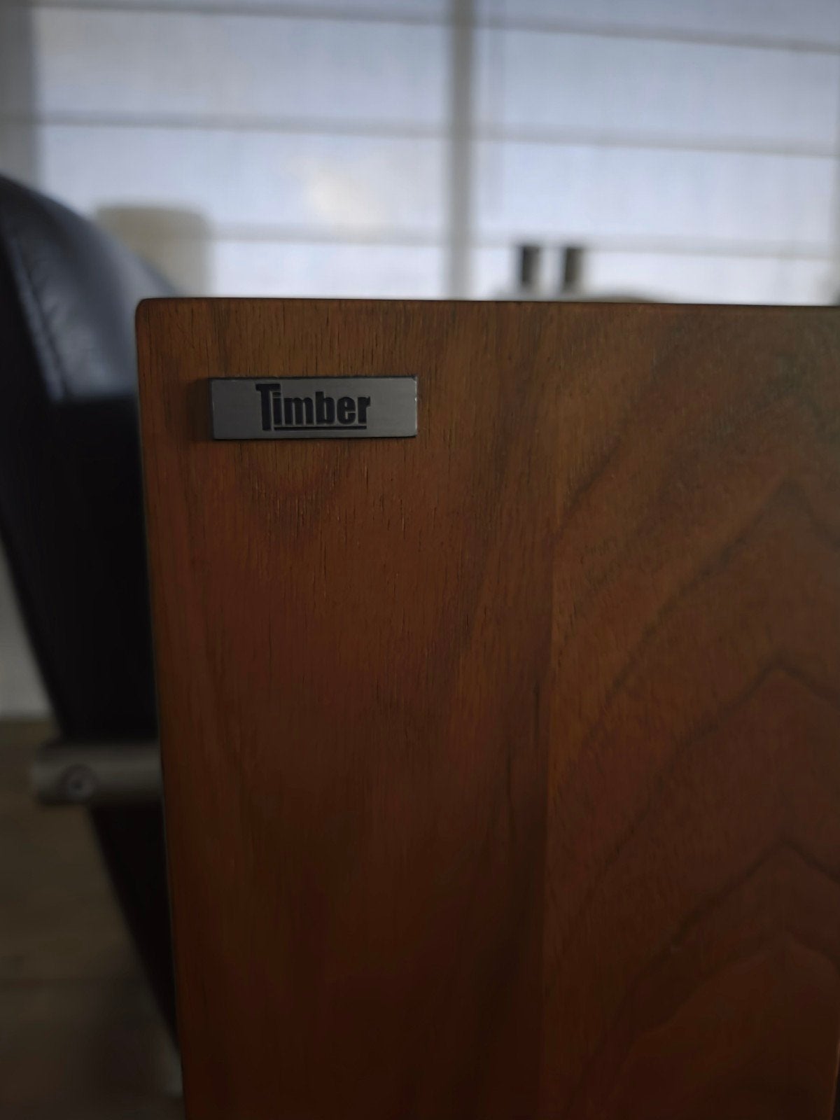 Goossens Timber Eettafel Notenhout met 6 Stoelen, Ophalen, 50 tot 100 cm, Zo goed als nieuw, Vijf personen of meer