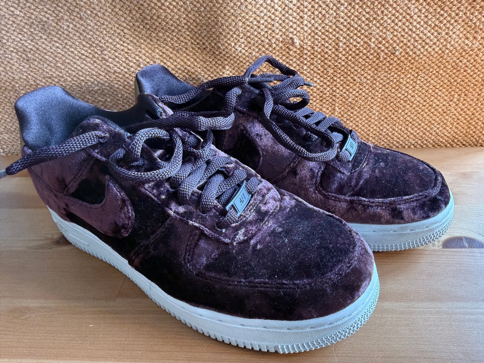 Nike Air Force 1, paars fluweel, maat 40.5, Ophalen of Verzenden, Zo goed als nieuw, Overige kleuren, Sneakers of Gympen