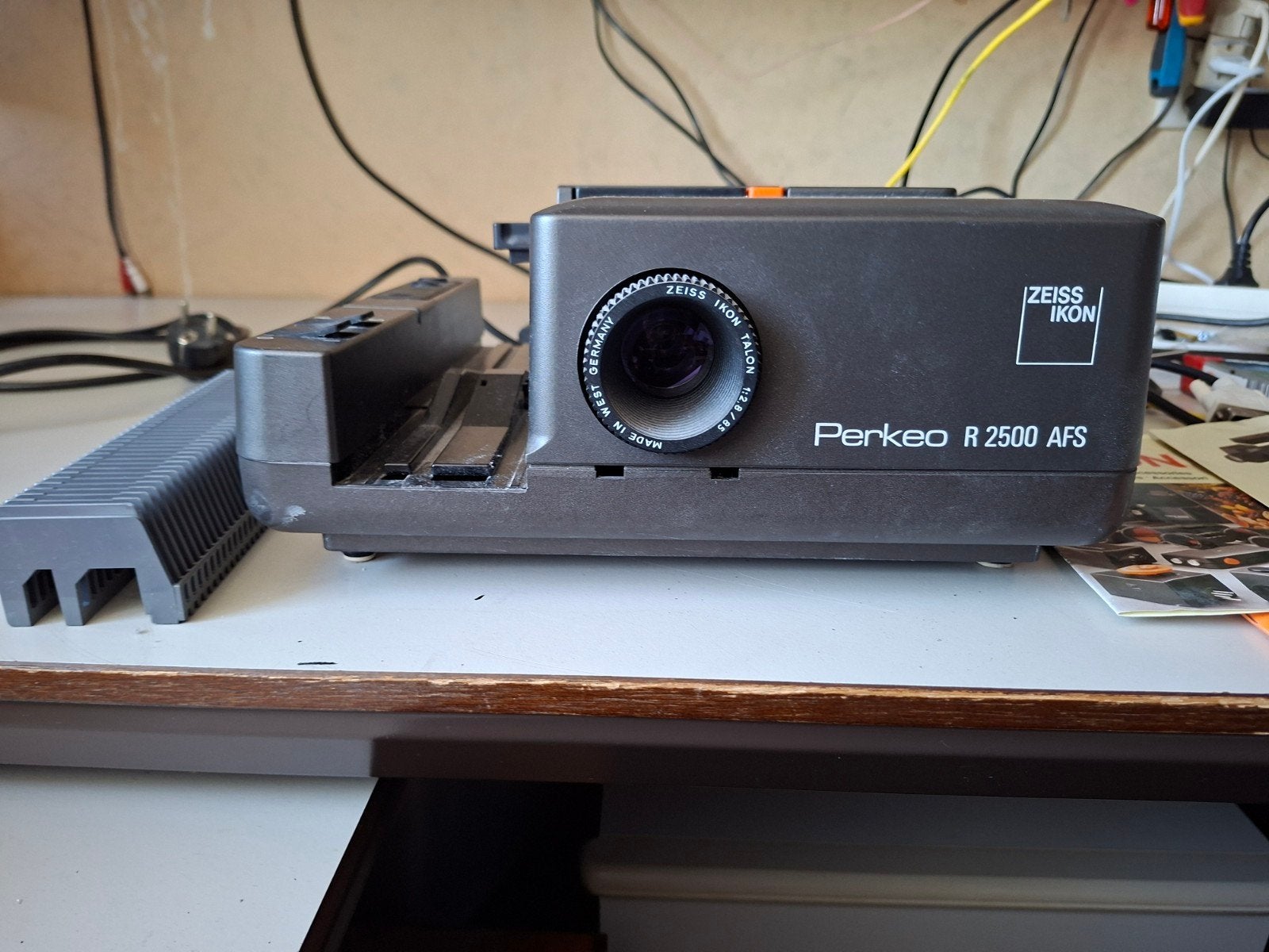 Zeiss Ikon Perkeo R 2500 AFS Diaprojector, Audio, Tv en Foto, Diaprojectors, Ophalen
