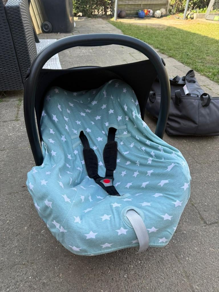 Maxi-Cosi autostoeltje met sterrenhoes + Bugaboo adapters, Ophalen, 0 t/m 13 kg, Maxi-Cosi, Gebruikt