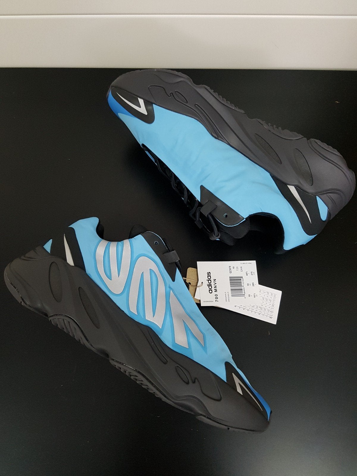 Adidas Yeezy 700 MNVN, Kleding | Heren, Blauw, Nieuw, Ophalen of Verzenden, Sneakers of Gympen