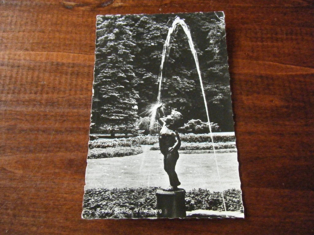 V4 - Breda - Valkenberg - Beeldje - Mooi/Oud, Ophalen of Verzenden, 1960 tot 1980, Noord-Brabant