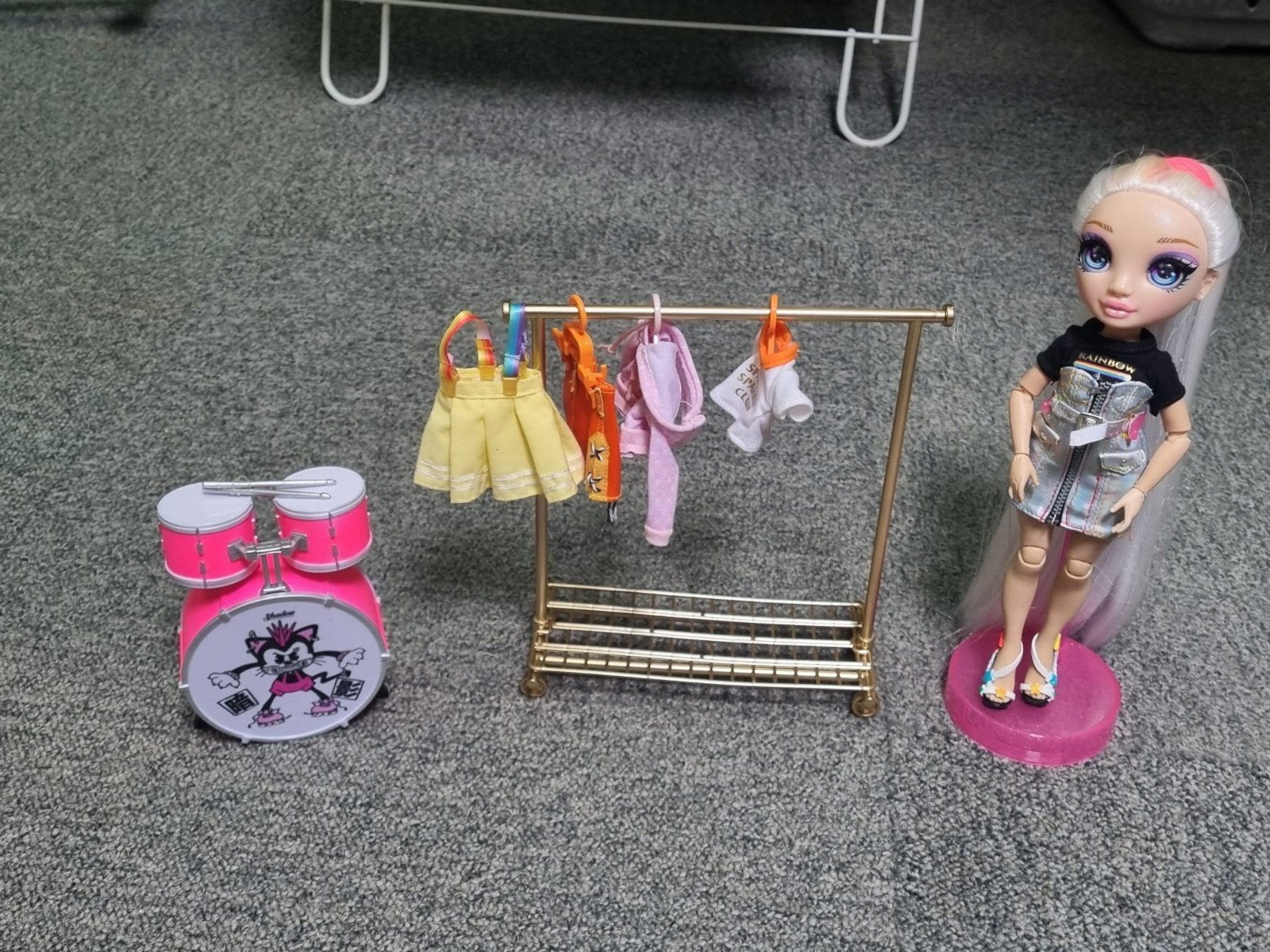 Rainbow High, LOL en kleine babypoppetjes met accessoires, Kinderen en Baby's, Speelgoed | Poppen, Ophalen, Gebruikt, Overige typen