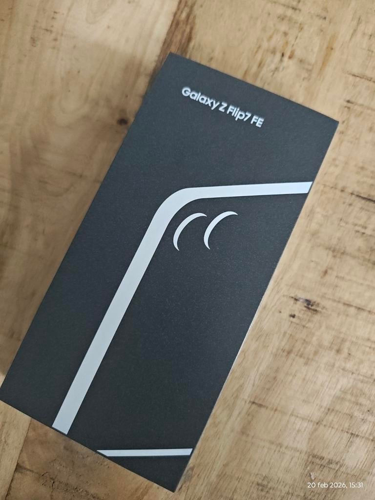Samsung Galaxy Z Flip 7 FE - 256GB - Nieuw - Garantie 💫, 256 GB, Ophalen of Verzenden, Nieuw, Zwart