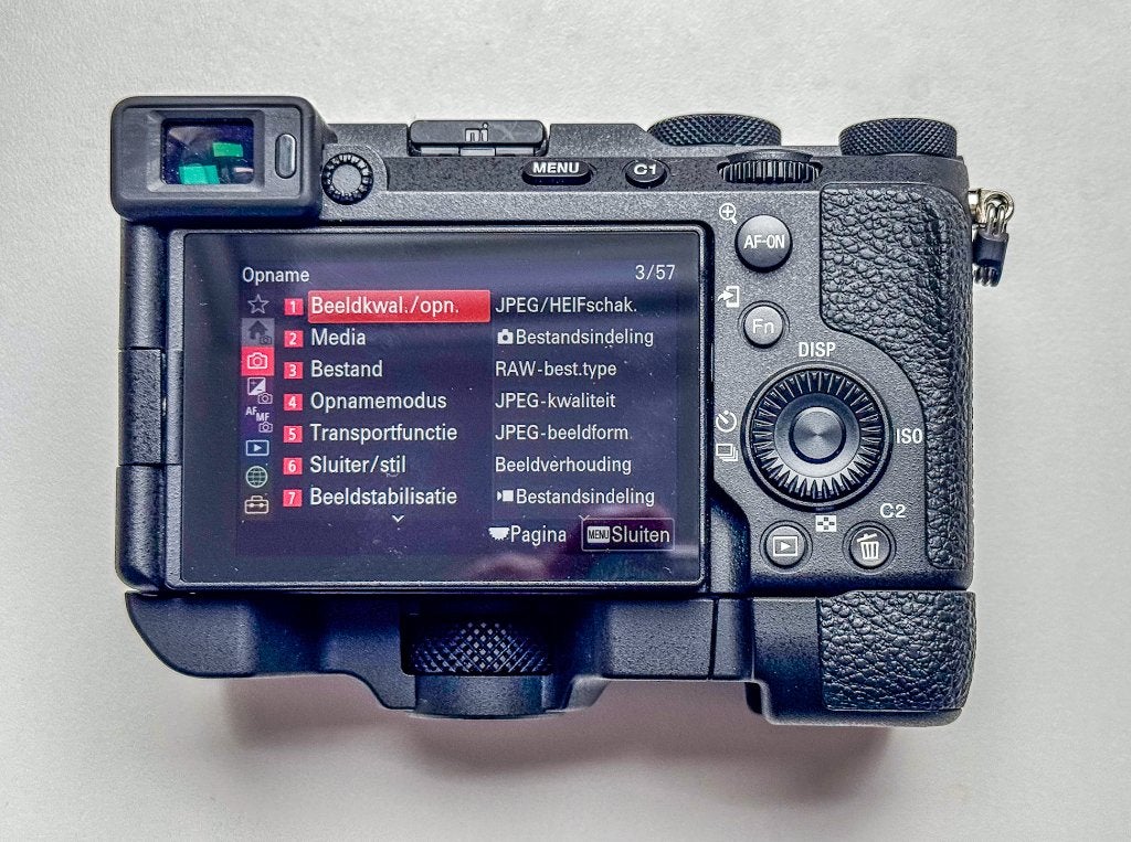 Foto 6 van Set Sony A7CR+Sony FE 24-70mm F/2.8 GM II+set Sony NISSIN