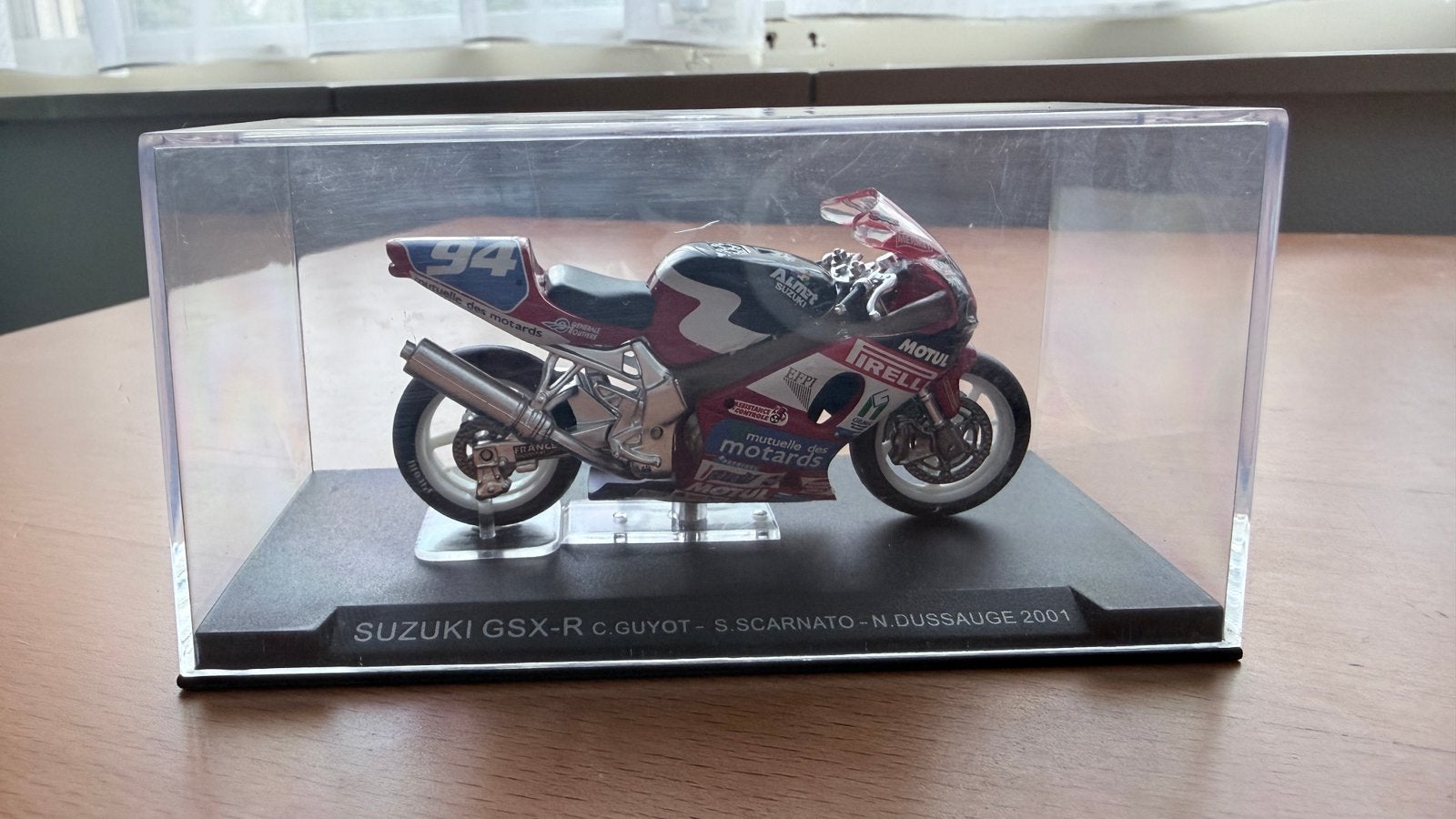 Suzuki GSX-R C. Guyot - S. Scarnato - N. Dussauge 2001, Overige merken, Ophalen of Verzenden, Zo goed als nieuw, Groter dan 1:32