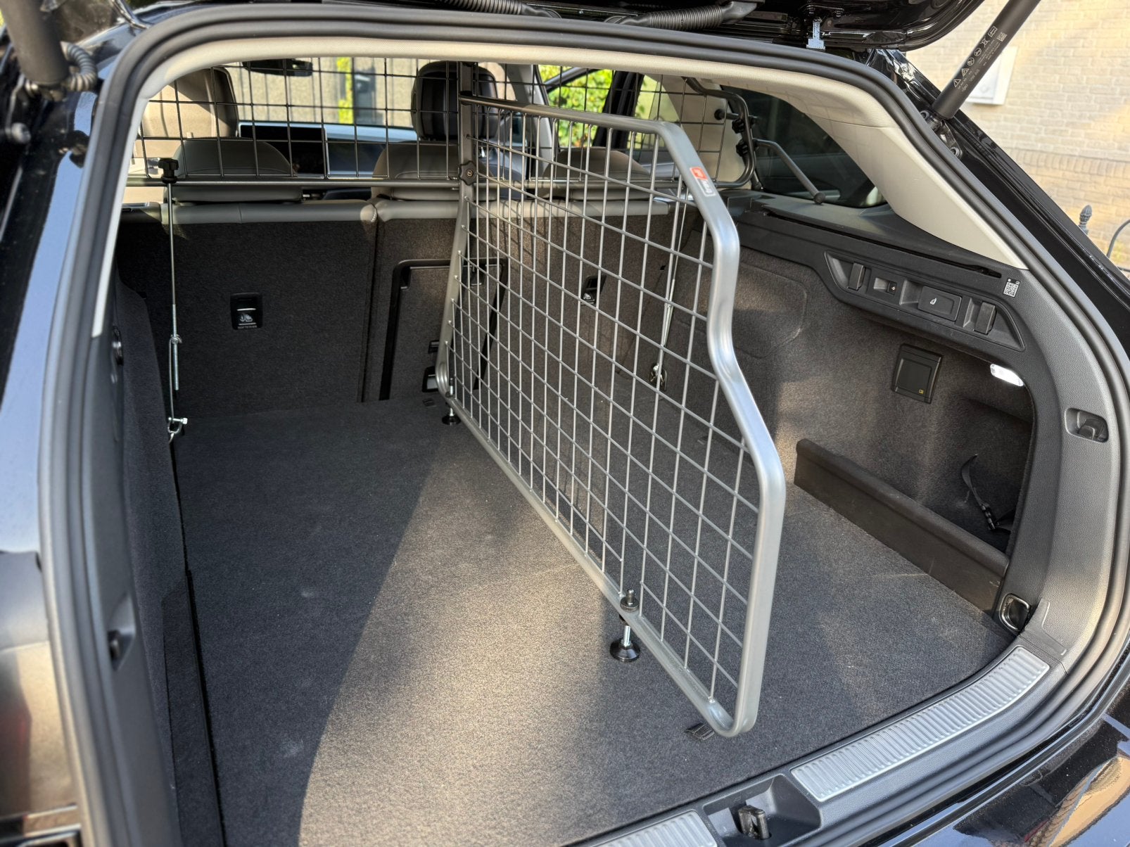 Travall Passat Hondenrek voor auto - Veiligheid en comfort, Ophalen, Zo goed als nieuw