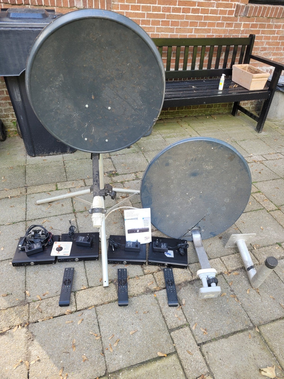 Satellietontvanger set: 4x M7 decoder, 2x schotelantenne, Audio, Tv en Foto, Ophalen, Gebruikt, (Schotel)antenne, Overige merken
