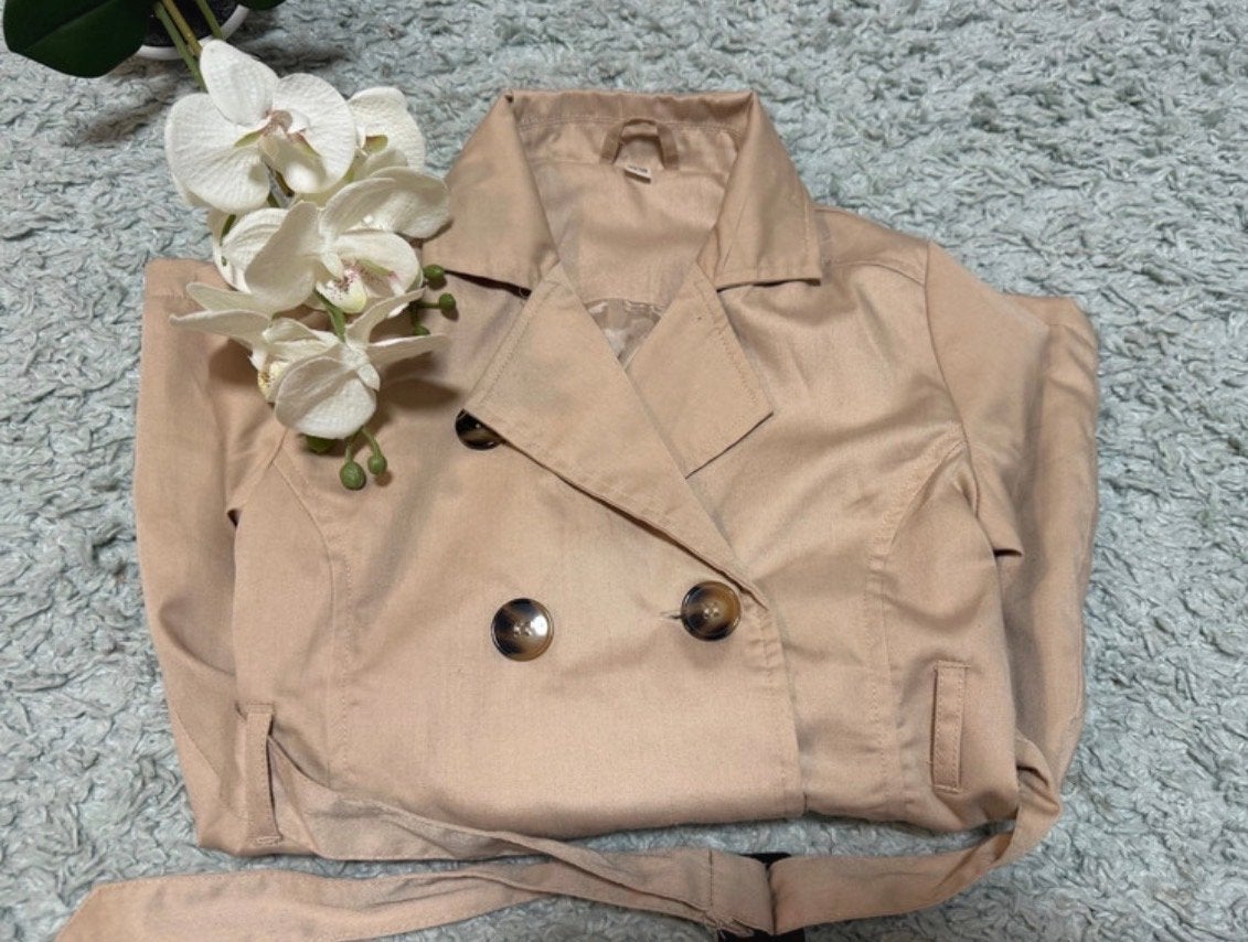 ZGAN, beige trenchcoat tussenjas van Zeeman, maat 122/128, Kinderen en Baby's, Ophalen of Verzenden, Zo goed als nieuw, Meisje