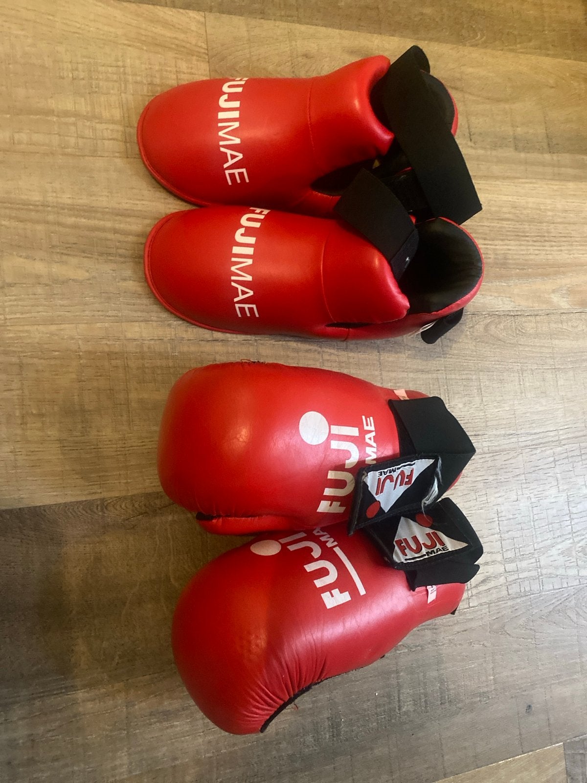 Fujimae Taekwondo Bescherming: Handschoenen & Voetbeschermer, Sport en Fitness, Gebruikt, Taekwondo, Maat XS of kleiner, Vechtsportbescherming