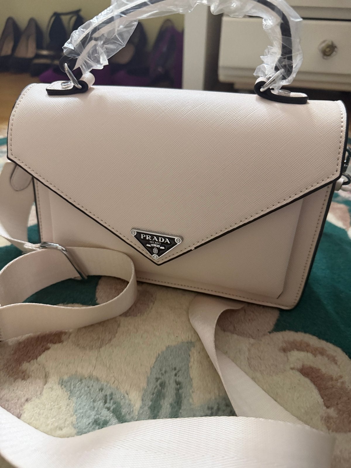 Prada Tas - Nieuwstaat - Elegant en Stijlvol, Ophalen of Verzenden, Zo goed als nieuw, Beige, Schoudertasje