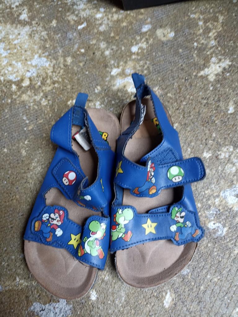 Super Mario sandalen maat 26, Super Mario, Gebruikt, Schoenen, Ophalen of Verzenden