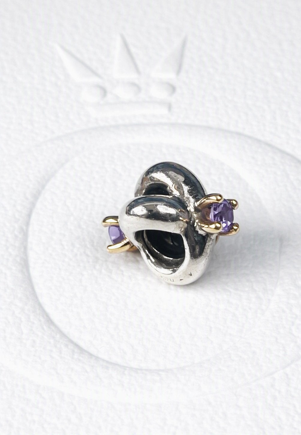 Pandora bedel Love Knot met amethyst en 14K goud RETIRED, Ophalen, Zo goed als nieuw, Zilver, Pandora