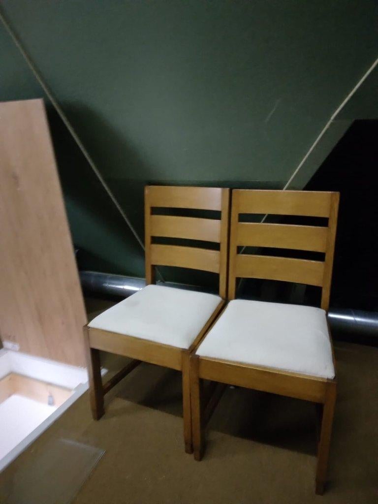 2 eetkamer stoelen  Haagse school, Ophalen