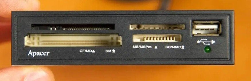 Apacer APAE1001 (Card Reader), Computers en Software, Ophalen of Verzenden, Gebruikt, Intern, Windows