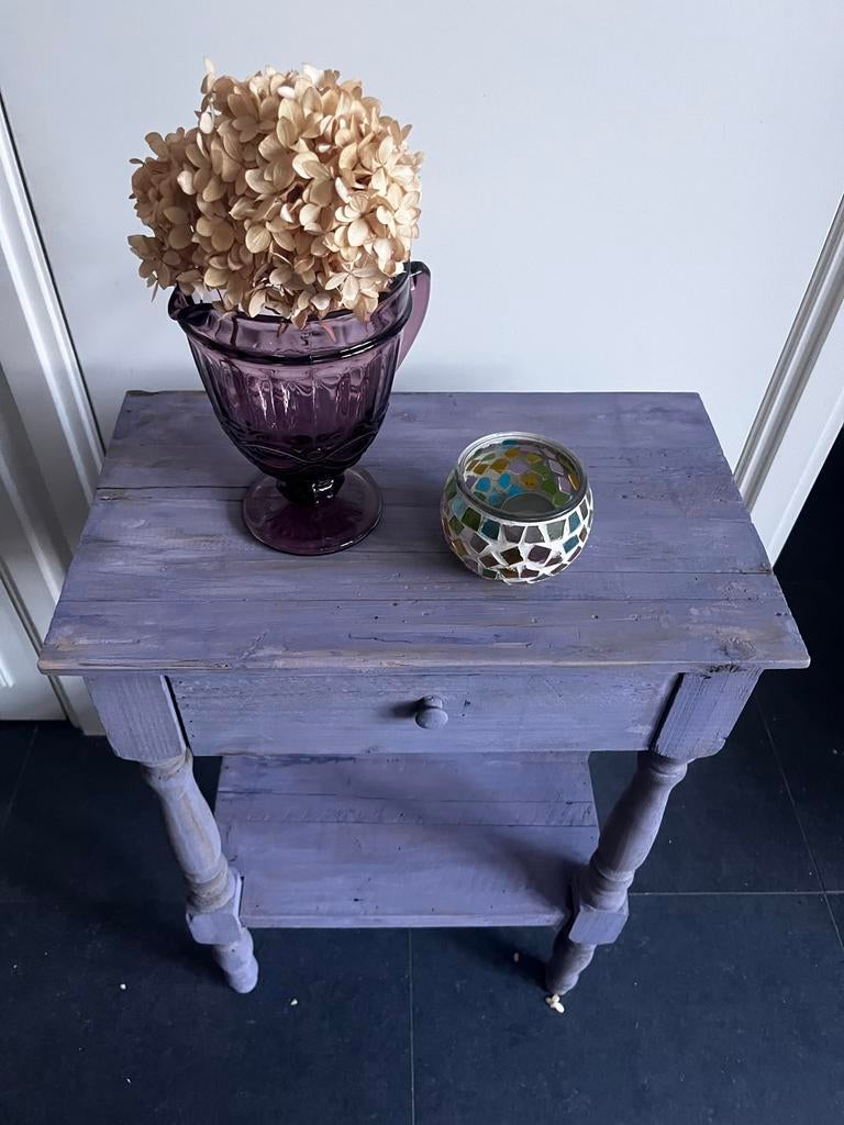 Lief lavendel tafeltje - Vintage bijzettafel met lade, Minder dan 55 cm, Gebruikt, Ophalen of Verzenden, 60 cm of meer
