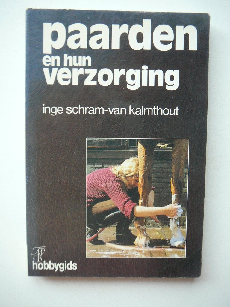 Inge Schram-van Kalmthout, paarden en hun verzorging, Ophalen of Verzenden, Zo goed als nieuw, Paarden of Pony's