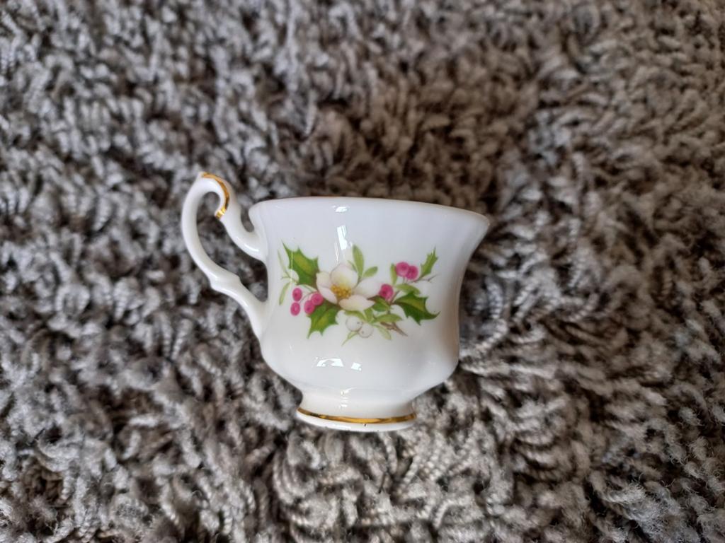 Royal Albert mini kopje, Ophalen of Verzenden