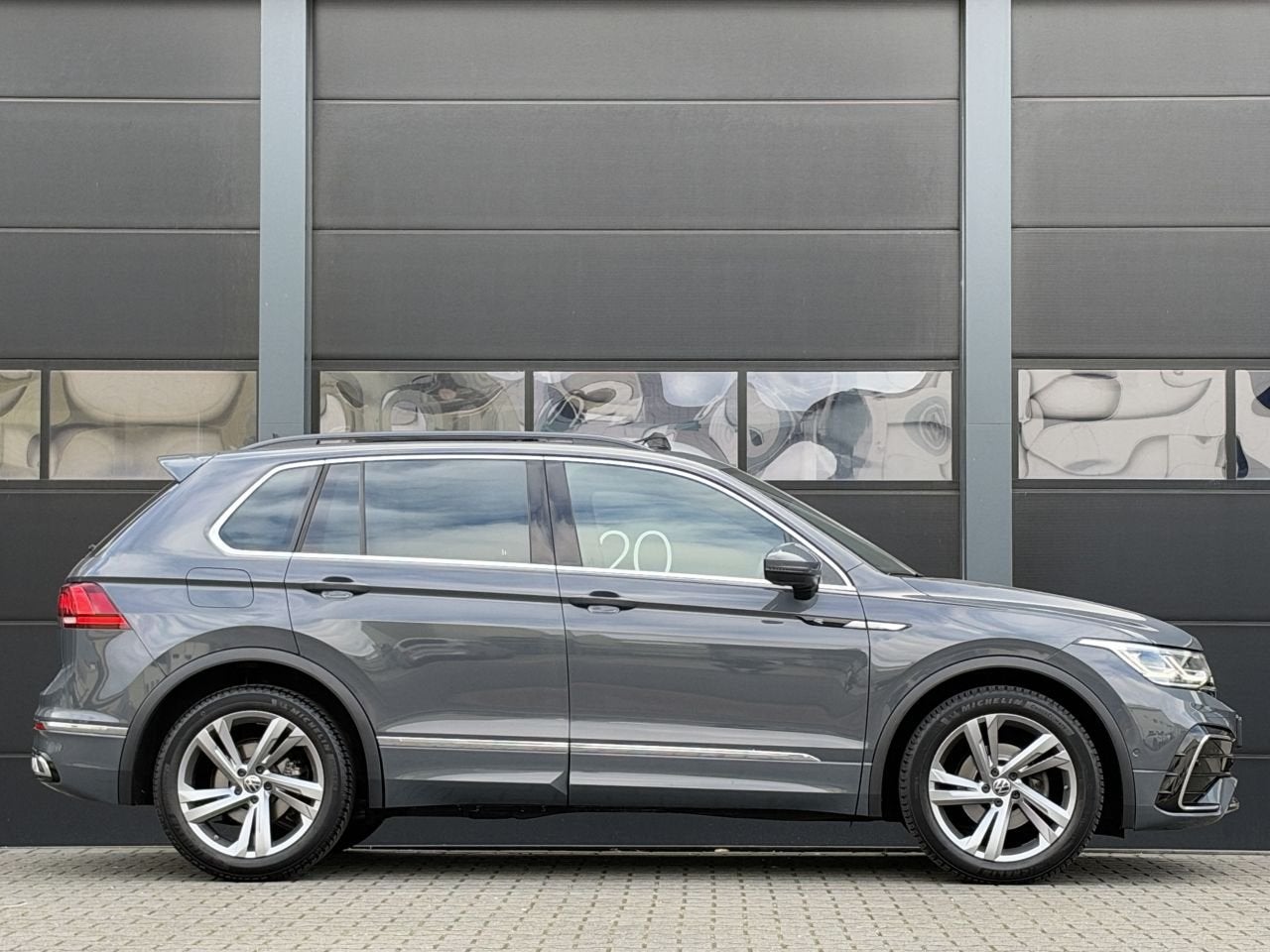 Volkswagen Tiguan 2.0 TDI R-Line Head-Up Camera Pano Clima, Automaat, 150 pk, Bedrijf, Diesel