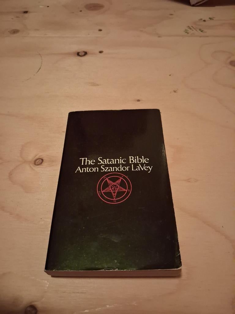 The Satanic Bible - Anton Szandor LaVey, Boeken, Gelezen, Achtergrond en Informatie, Spiritualiteit algemeen, Ophalen of Verzenden