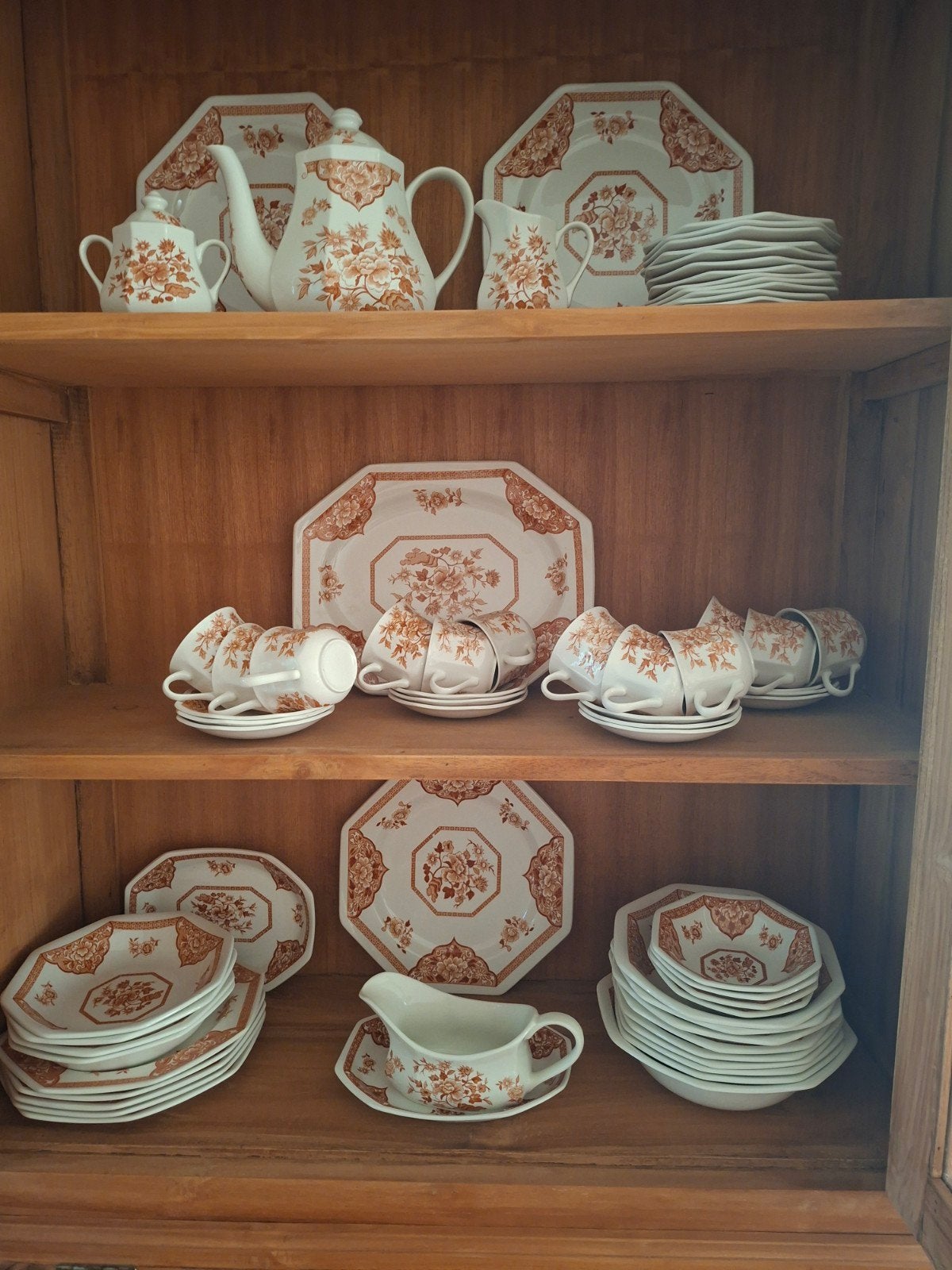Compleet Royal Staffordshire servies, Ophalen, Zo goed als nieuw, Klassiek, Compleet servies