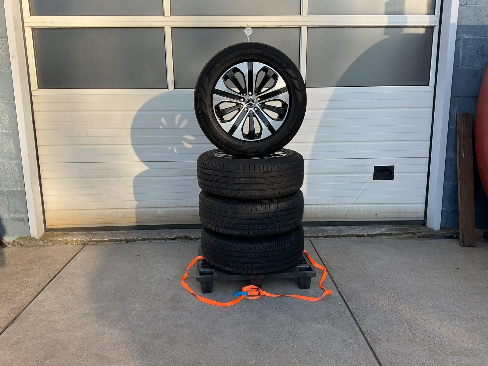 Origineel  Mercedes - G.L.C.  Zomerset. 235 - 60 - 18., Ophalen, 18 inch, Gebruikt, Banden en Velgen