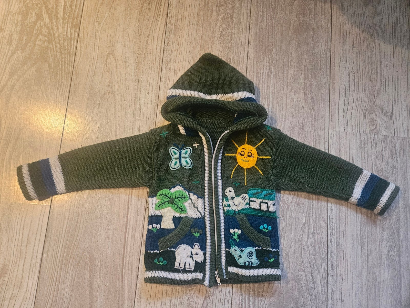 Leuk groen vestje met dierenprint maat 86, Ophalen of Verzenden, Gebruikt, Jongetje of Meisje, Truitje of Vestje
