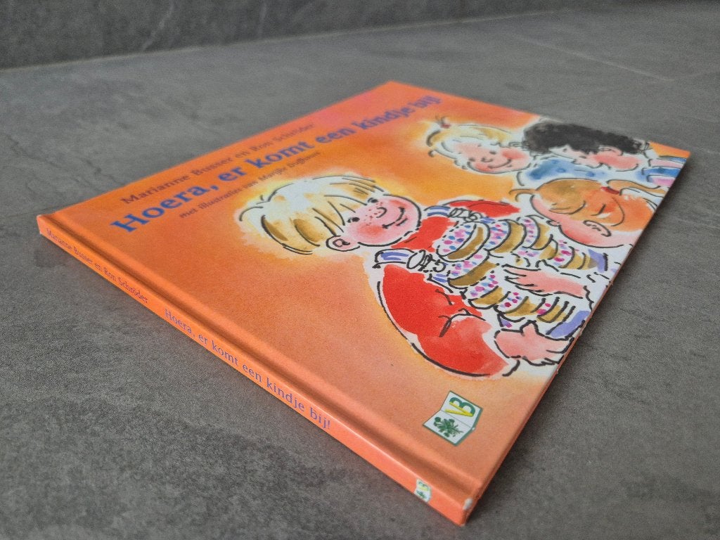 Boek - Hoera, er komt een kindje bij!, Ophalen of Verzenden, Gelezen, Ron Schröder; Marianne Busser