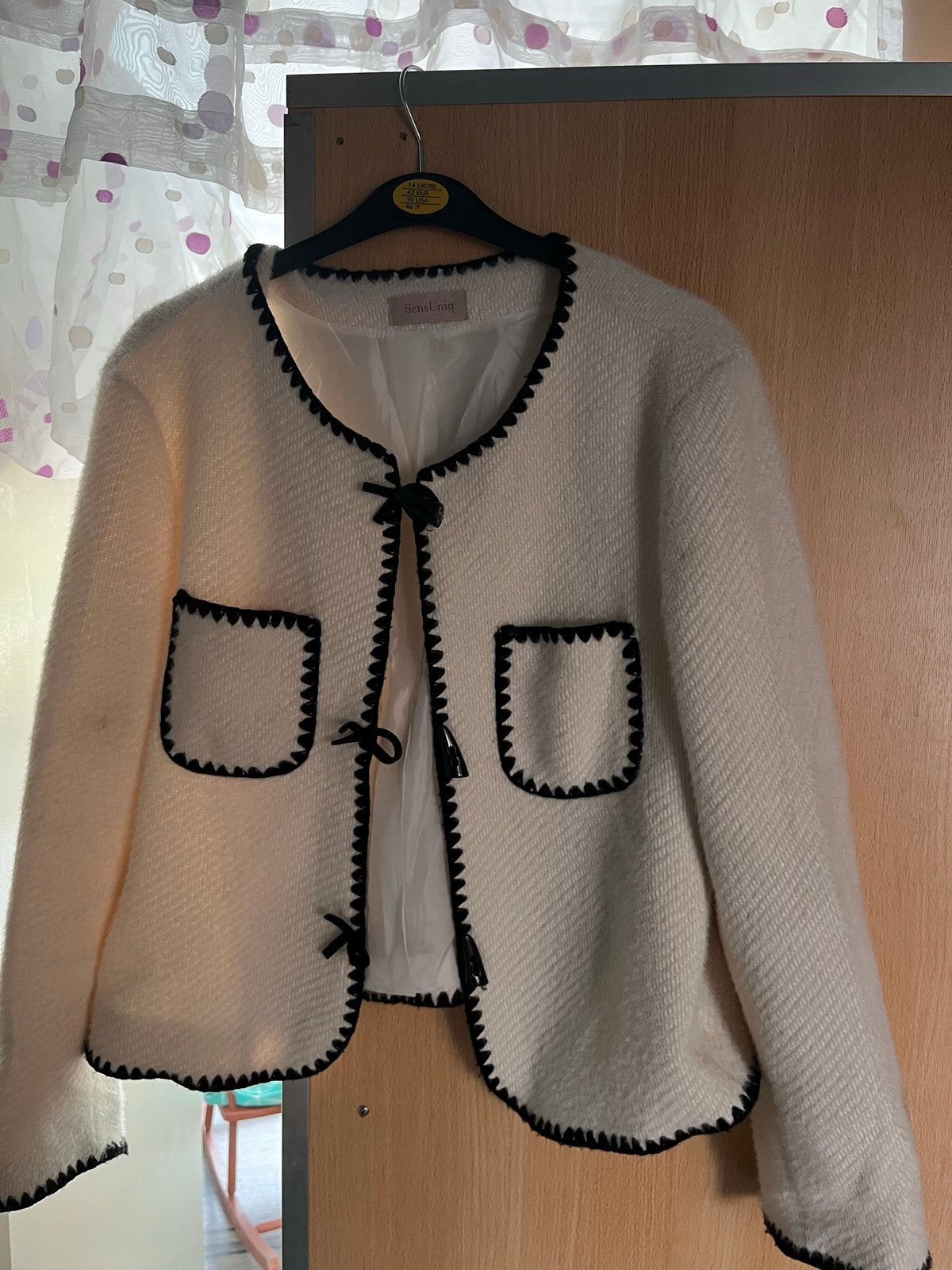 Crèmekleurig Jasje met Zwarte Details, Kleding | Dames, Ophalen of Verzenden, Zo goed als nieuw, Maat 42/44 (L), Beige