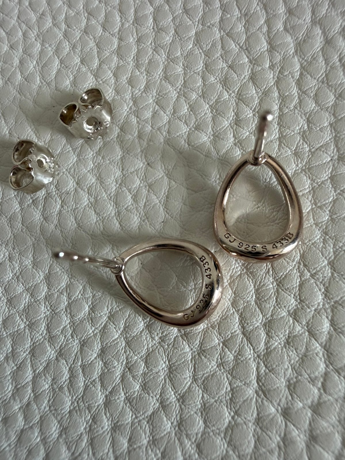 H264/Zilveren GEORG JENSEN modernist oorbellen incl doos, Gebruikt, Verzenden, X, Zilver