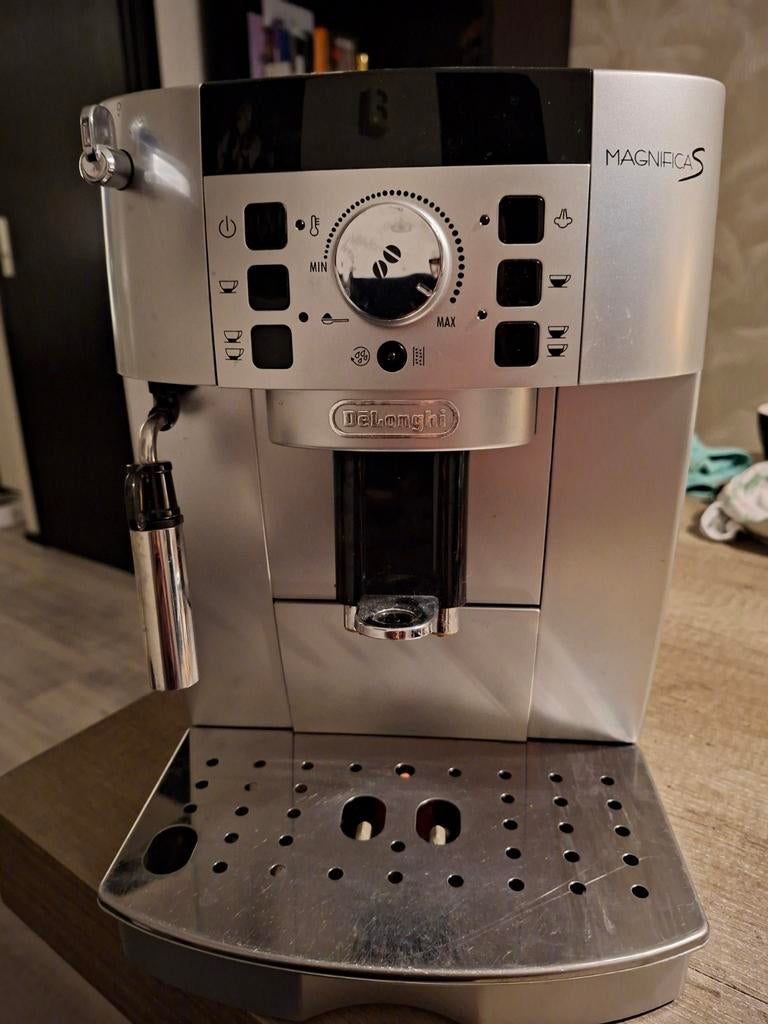 Delonghi Magnifica S - Schiet in storing, Ophalen, Espresso apparaat, Niet werkend, 2 tot 4 kopjes