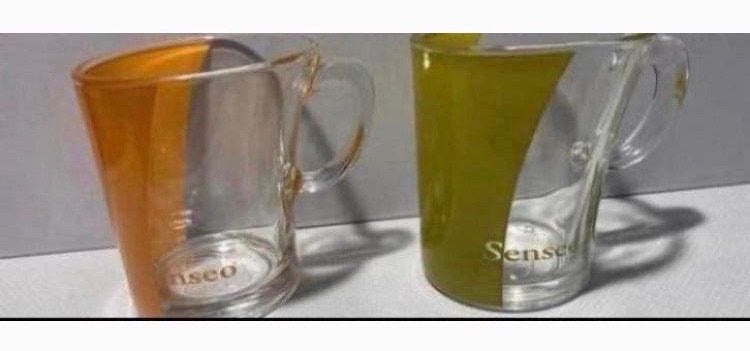 2x Senseo glas met schuine kant (oranje en groen).H.8 cm, Glas of Glazen, Overige merken, Ophalen of Verzenden, Overige stijlen