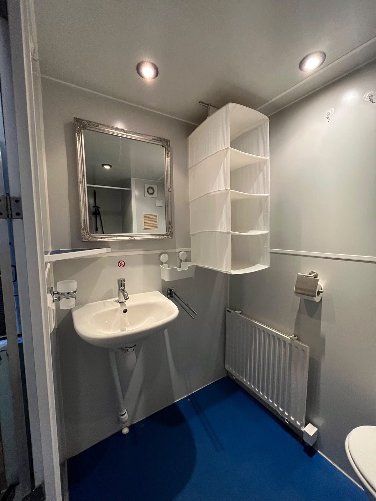 Foto 4 van Mobiele douche- en toiletunit met  technische ruimte
