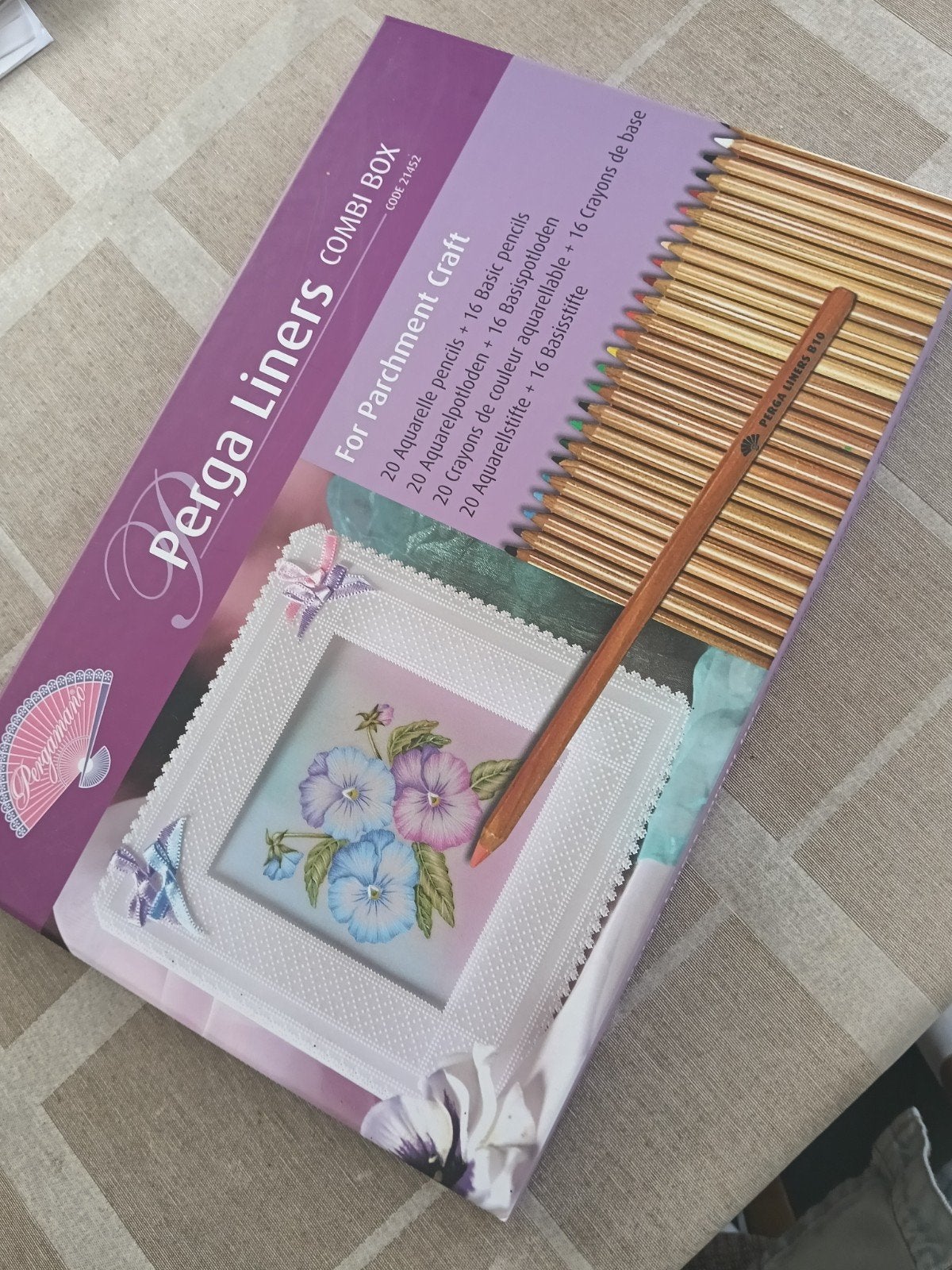 20 aquarelpotloden en 16 basic potloden in doos, Ophalen, Zo goed als nieuw, Potlood of Stift