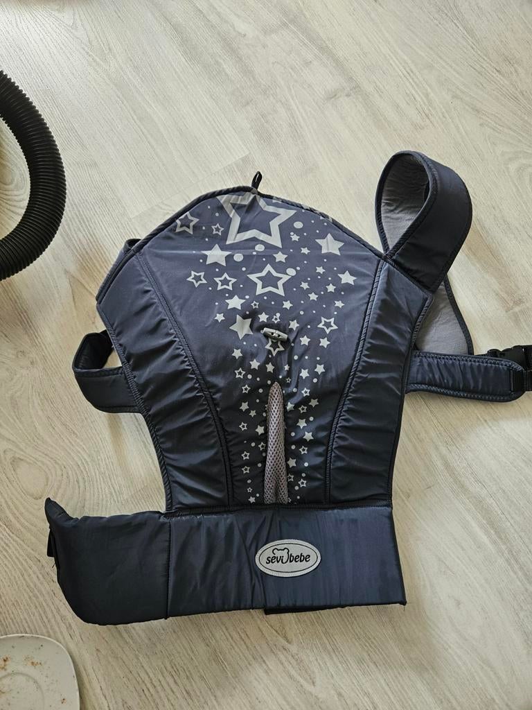 Comfortabele Sevi Bebe Draagzak met Sterrenprint, Buik of Rug, Zo goed als nieuw, Draagzak, Ophalen
