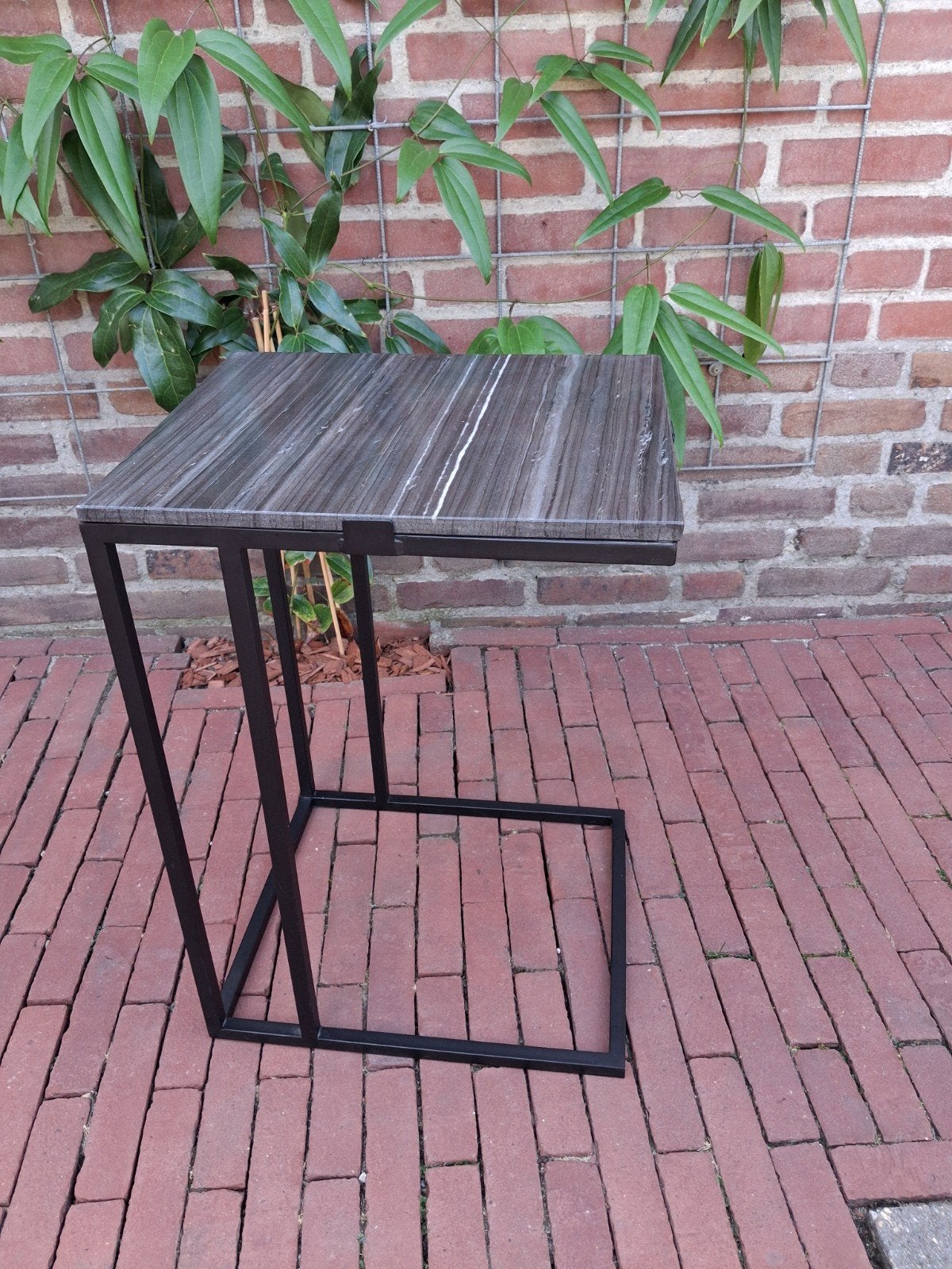 Bijzettafel met marmeren blad en metalen onderstel, Minder dan 55 cm, Metaal of Aluminium, Zo goed als nieuw, Modern