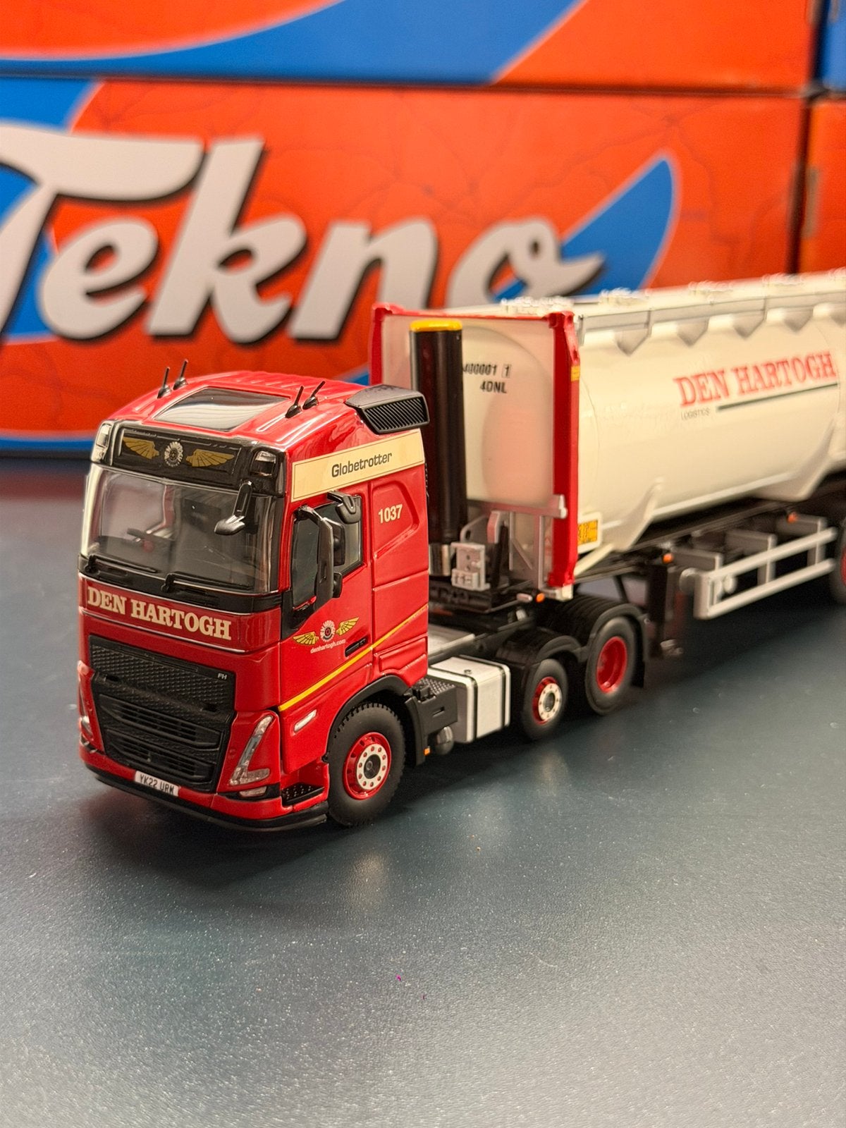 WSI Volvo FH Den Hartogh Silo Container, Hobby en Vrije tijd, Ophalen of Verzenden, Zo goed als nieuw, Bus of Vrachtwagen, Wsi
