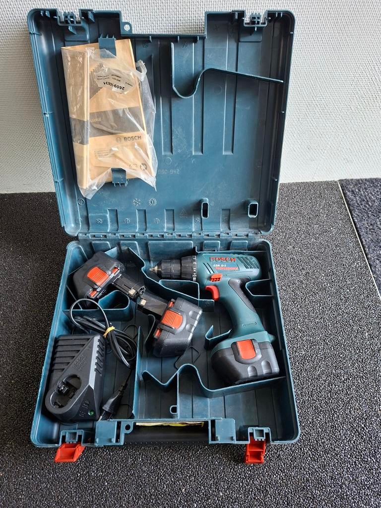 Bosch GSR 18 V-LI Accuboormachine met 2 accu's en lader, Gebruikt, Variabele snelheid, Ophalen of Verzenden, Boor- en Schroefmachine