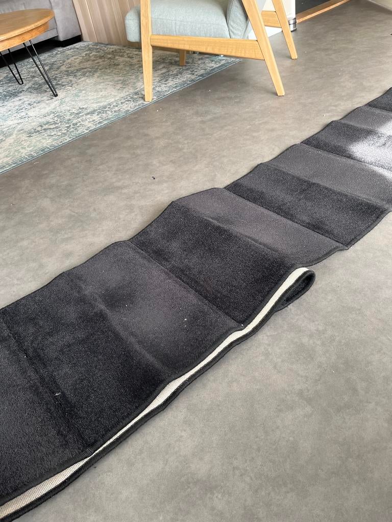 Traploper antraciet/zwart - 50 cm breed, 605 cm lang, Huis en Inrichting, Stoffering | Tapijten en Kleden, Gebruikt, 200 cm of meer