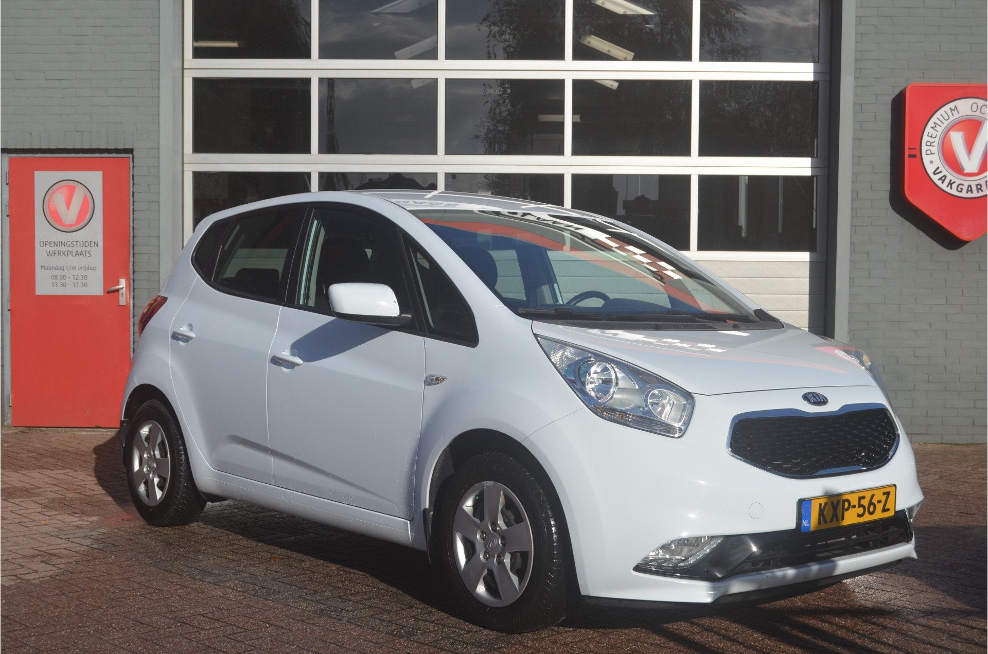 Kia Venga 1.6 CVVT ExecutiveLine nav. camera 12 mnd. gar., Auto's, 15 km/l, Gebruikt, 4 cilinders, Bedrijf
