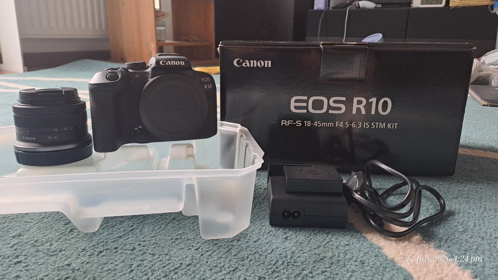 Canon EOS R10 mirrorless camera + RF-S 18-45mm F4.5-6.3 IS, Ophalen, Zo goed als nieuw