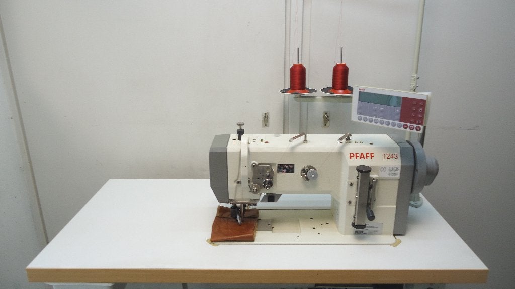 Industrie Naaimachine Pfaff  Rolvoet 1243 Vol automaat, Hobby en Vrije tijd, Naaimachines en Toebehoren, Ophalen of Verzenden